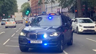 MO19 FIREARMS RESPONDING DOWN EUSTON ROAD