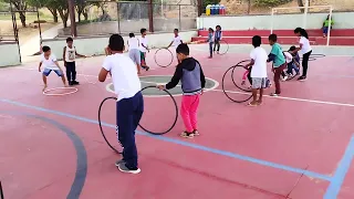 Atividade recreativa com bambolês...