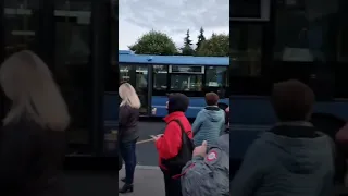 Очередь на автобус в аэропорт Пулково. Питер