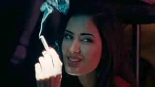 Sarah Kazemy smoking