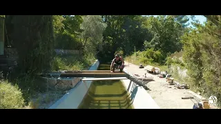 Installation d'une passerelle sur le canal de la Siagne