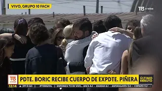 Emotivo abrazo entre Gabriel Boric y Cecilia Morel, viuda de Sebastián Piñera