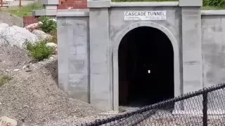 Overloaded BNSF careening out of the Cascade Tunnel at Stevens Pass!