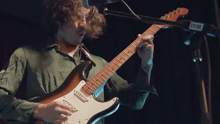 Ali - 'Crystal Sand' (Live at Triple R)