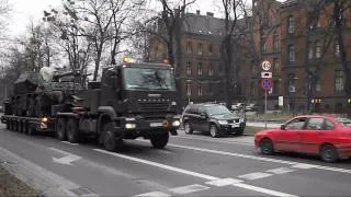 Przejazd transportu wojskowego we Wrocławiu