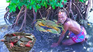 MONSTER CRABS HUNTING |  பெரிய கலி நண்டு வேட்டை | Cooking Spicy Crabs Gravy |Village Grandpa