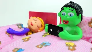 BABY HULK CAN'T FALL ASLEEP & USES THE IPHONE | Superhero & Frozen Elsa Play Doh Cartoons For Kids