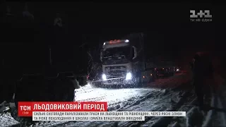 Рятувальники борються із наслідками потужних снігопадів на Львівщині та Рівненщині
