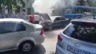 В центре Одессе на ходу загорелась машина