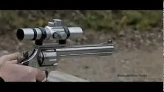 Scoped Smith&Wesson 44mag in slow motion..watch the scope mount. 600fps