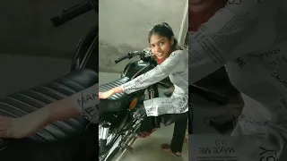 A girl Reaction Royal Enfield  (Bullet) bike start in one kick 😂😈