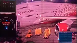 Пассажир рейса Москва-Анталия открыл аварийный люк