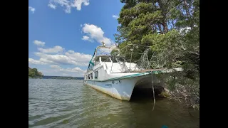 EXPLORING AN ABANDONED BOAT | Everything Left Behind