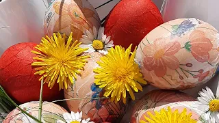 Oua de Paşti colorate cu şervețele/Uova di Pasqua decorate con i fazzoletti