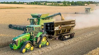 MOISSON 2022 XXL | 24M | JOHN DEERE 8RX ET SON TRANSBORDEUR PERARD XTRACK BLACK 20TH