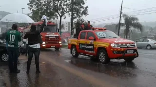 JOGADORES DA CHAPECOENSE A CAMINHO DO VELÓRIO EM CHAPECÓ