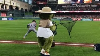 Astros mascot Orbit comes up short while Tiger hunting