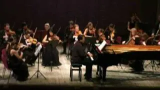 Andrei Gavrilov playing and conducting Bach Concerto D Minor Finale