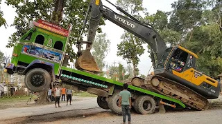 Amazing Video ! Volvo Excavator Loading in Low Bed Truck By Experience Operator - Dozer Video