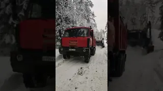 Татра затаскивает трал в подъём. Tatra drags the trawl up.