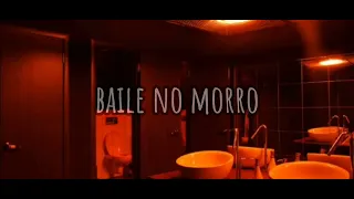 Como seria escutar "Baile no Morro" no banheiro de uma festa