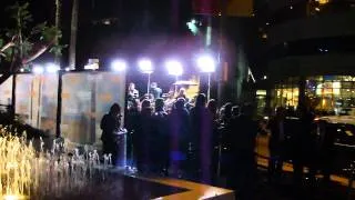 lucy lawless arriving to the spartacus vengeance premiere and ignoring fans