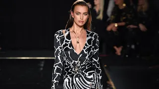 IRINA SHAYK VERSACE RUNWAY