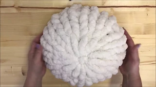 HOW TO HAND KNIT A ROUND PILLOW WITH CHENILLE YARN