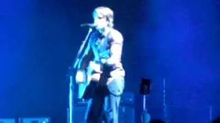 Keith Urban- Tonight I Wanna Cry Live