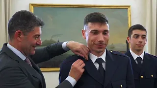 Il capo della Polizia consegna gli alamari agli allievi agenti