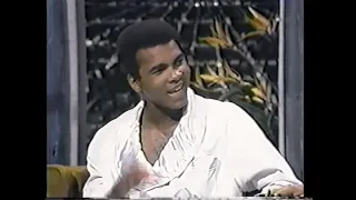 Muhammad Ali Tells Johnny Carson That UFO's Are Real..(Must See!!)