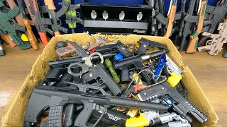 Toy Gun Toys! Weapon Box. Stery Aug Rifle, Desert Eagle, Glock Series Revolver, Explosive Weapons