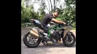 Amazing Kawasaki H2R start up sound and exhaust note