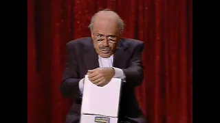 Spezzone _ Teo Teocoli imita Costanzo durante il programma Il Teo - Sono tornato normale (2004)