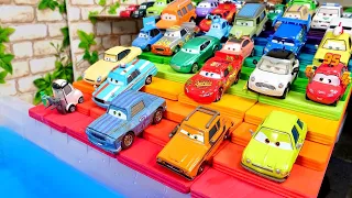 Colorful Cars miniature cars roll down the rainbow-colored slopes!