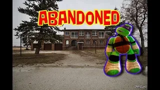 Exploring an Abandoned $3,000,000 Country Mansion