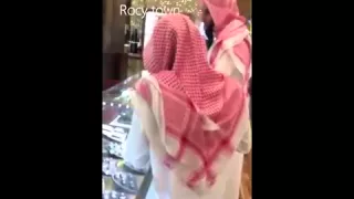 الهيئة تلاحق أمراه في مجمع