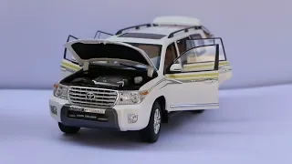 Unboxing of Toyota Land Cruiser V8 LC200 SUV 1:18 Scale Diecast Model Car 《unboxing Legend 》