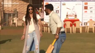 Sunil Shetty with his daughter Athiya Shetty caught playing cricket