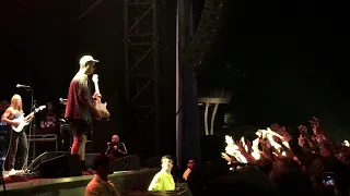 Mac DeMarco - Enter Sandman & Guitar Toss (Toronto 2019)