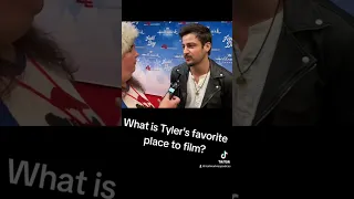 What is Tyler Hynes favorite location to shoot in? #hallmarkies #hynies #christmascon