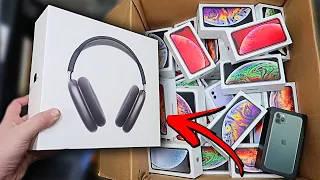 APPLE STORE DUMPSTER DIVING JACKPOT!! FOUND AIRPODS MAX!! BIGGEST APPLE STORE IN THE WORLD DUMPSTER!