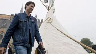 Justin Trudeau visits activists in Parliament Hill teepee