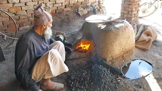 Hand Forging a War Axe Out of Rusted IRON