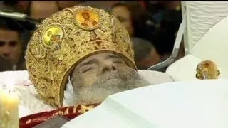 Multitudinario adiós al papa copto Shenuda III