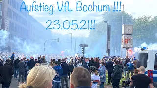 VfL Bochum Aufstieg 23.05.21 in die 1 Liga. Fans Feiern zusammen