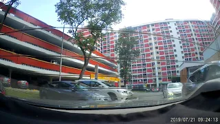 Rude n impatient SLM4761A idiotic driver too easy with honk on singapore national day