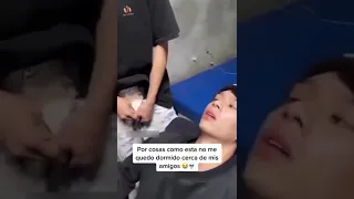 Broma de la salchicha en la boca, sausage prank video