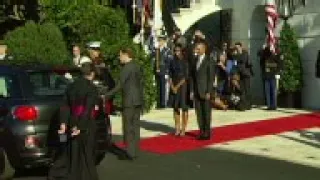 Obama Welcomes Pope Francis to White House