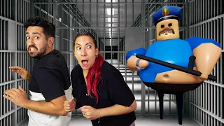 PRECISAMOS FUGIR DESSA PRISÃO COM POLICIAL MALUCO no Escape Barry’s Prison Run Roblox